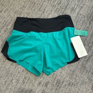 NEW Lululemon short size 6
